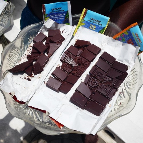 Grenadian chocolate tasting on the Caribbean sea